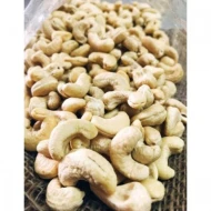 INDIAN RAW CASHEW NUT (GRADE 320) 1.134KG TIN (1 Units Per Carton)